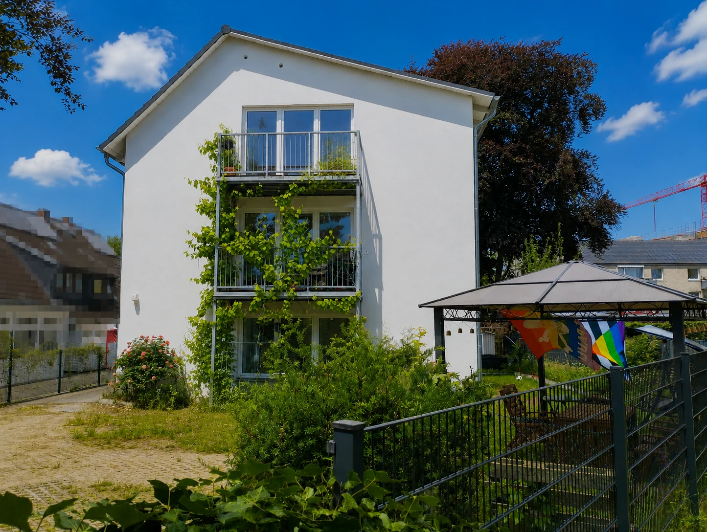 Sorry. Das Foto ist verschwunden. Ich bin trotzdem für Sie da.